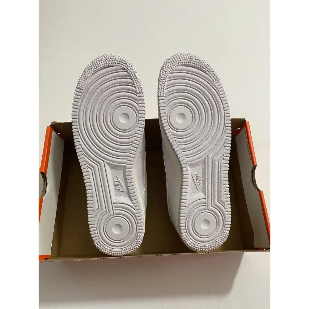 New Women’s Size 10 -Nike Air Force 1 '07 SE Next Nature Barely Grape DV3808 500 - Picture 9 of 10